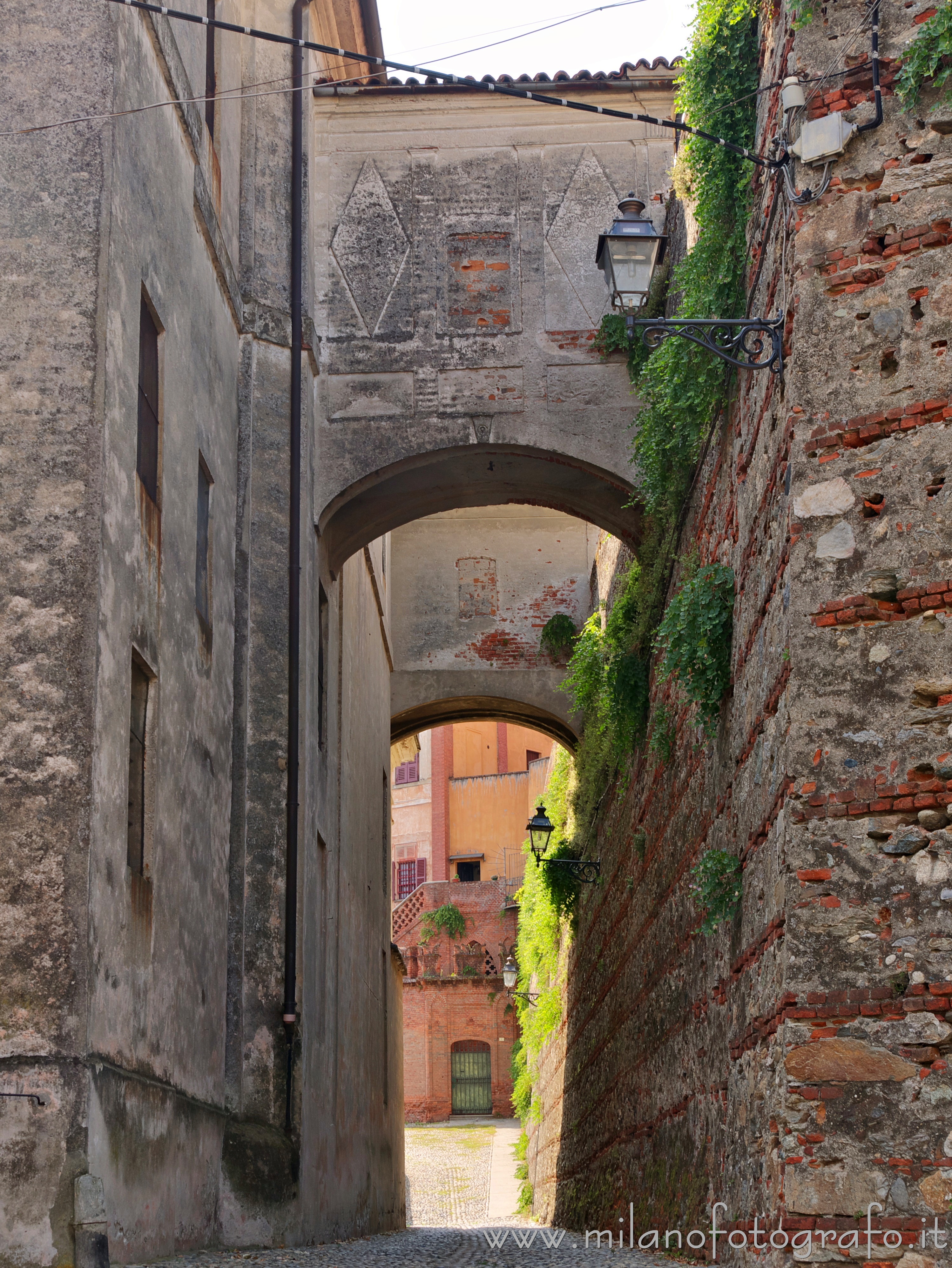 Azeglio (Turin, Italy) - Bottleneck in Castello street - Full resolution picture